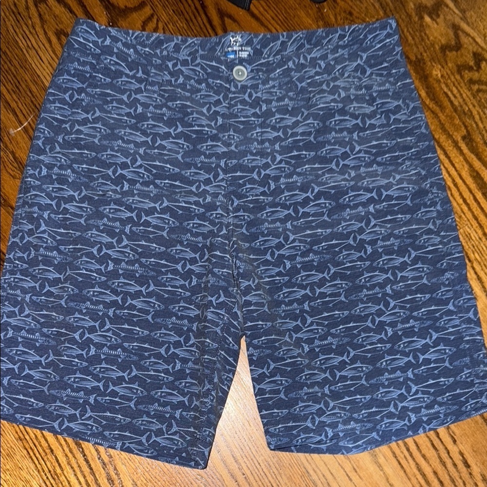 Southern Tide mens T3 Gulf Fish Print Shorts in seven seas blue  size 32 NWOT
